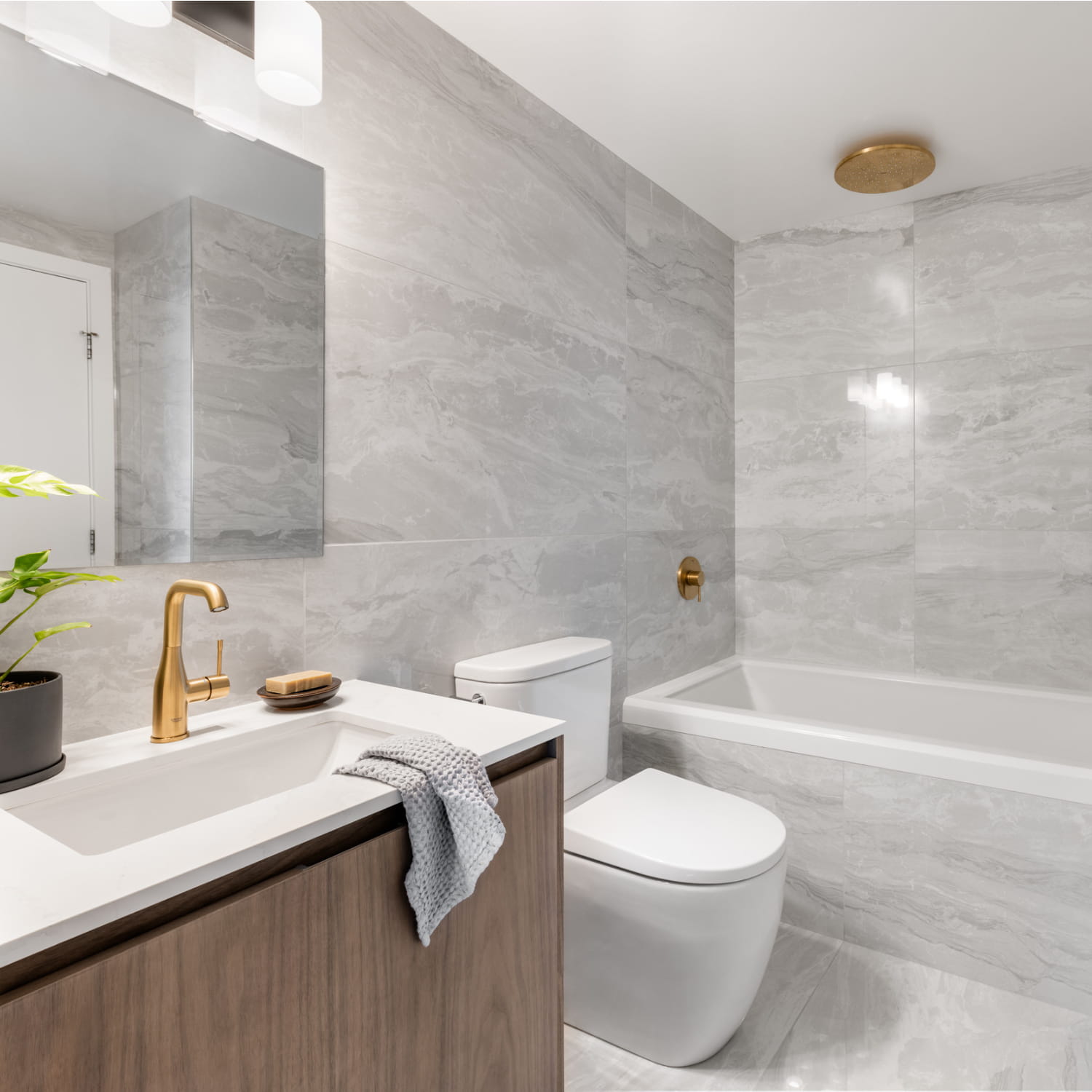 Influencer_Spotlight_Bathroom_Justin_Tse_1500x1500
